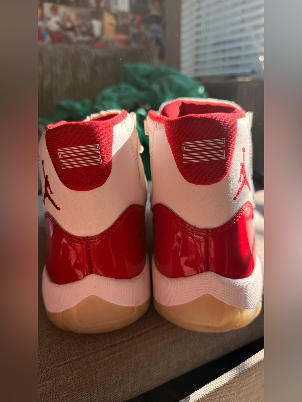 Jordan Air 11 Cherry - Picture 2 of 9
